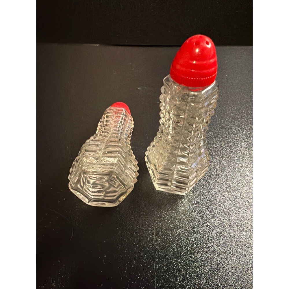 Vintage Clear Glass Salt & Pepper Shakers Set Hexagon Art Deco Style Red Screw - Picture 2 of 4